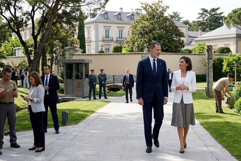 Felipe VI erradicó el caos de Juan Carlos I con puño de hierro, pero Letizia expande su dominio en secreto. ¿Quién es la verdadera víctima en este palacio blindado? -(hn)